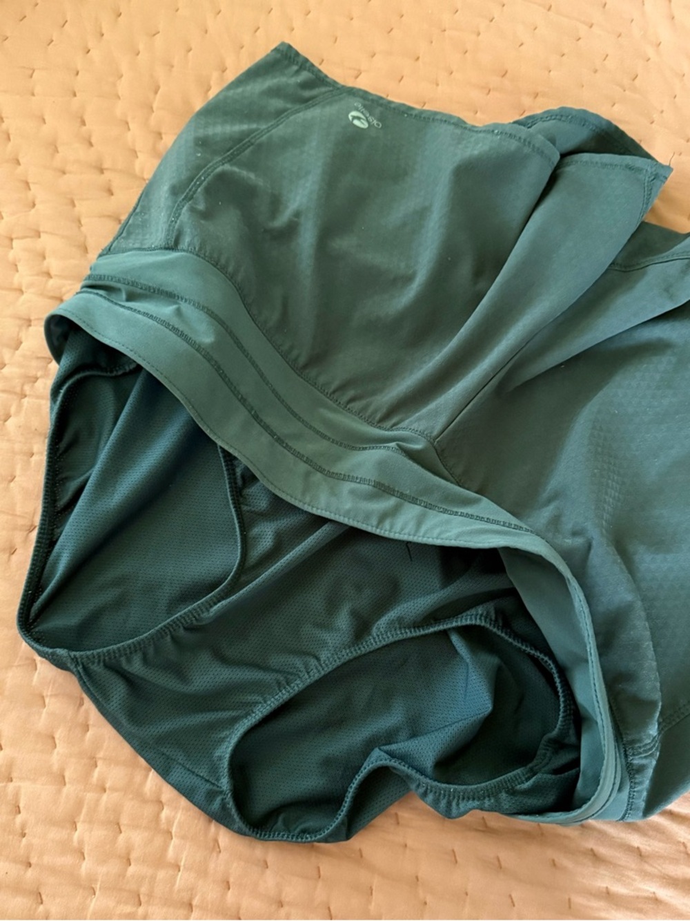 Oiselle Roga Shorts in grey, sz 6 - Picture 3 of 5